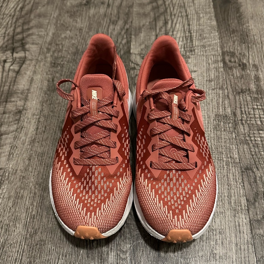 Nike Women's Zoom Winflo 6 Running Shoes